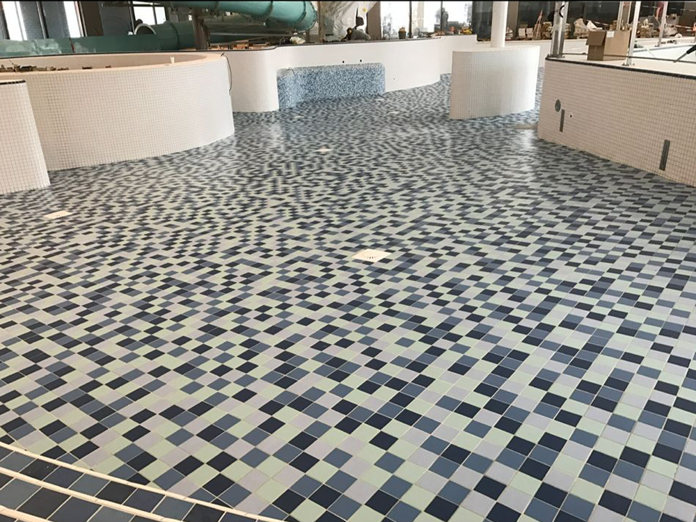 Tegel vloer zwembad reinigen - De Clean Expert