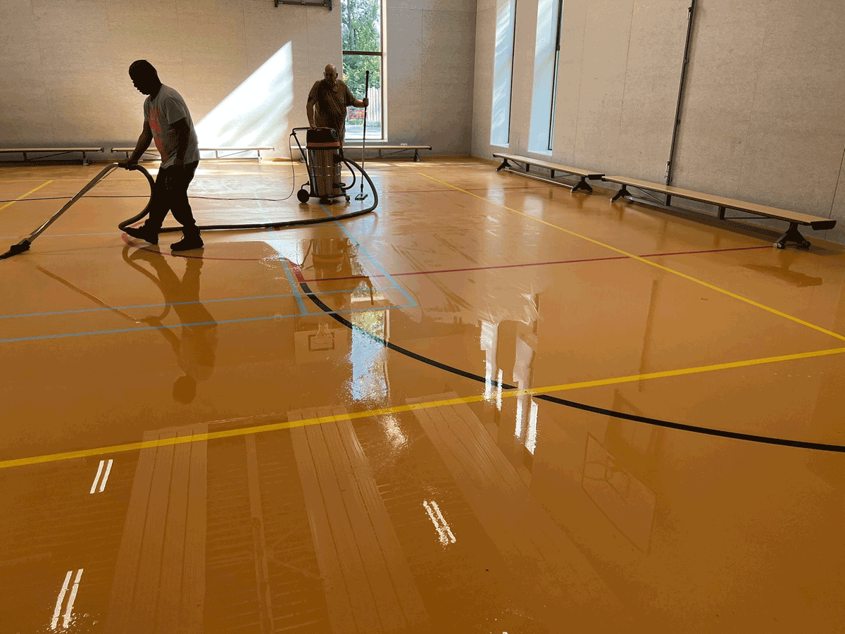 Gymzaalvloer reinigen in Alkmaar